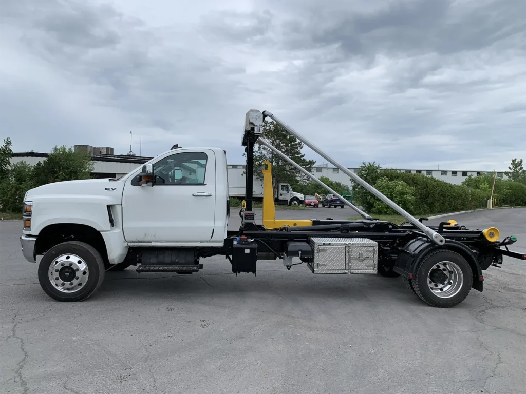 Hooklift – T 12 | Custom Truck | OEH | Lifting & Handling Equipment Specialist
