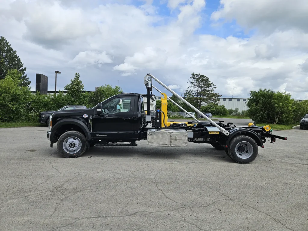 Hooklift – T 12 L – 01 | Custom Truck | OEH | Lifting & Handling Equipment Specialist