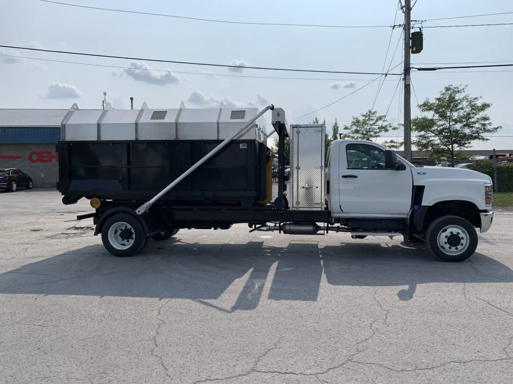 Hooklift – T 12 L – 02 | Custom Truck | OEH | Lifting & Handling Equipment Specialist