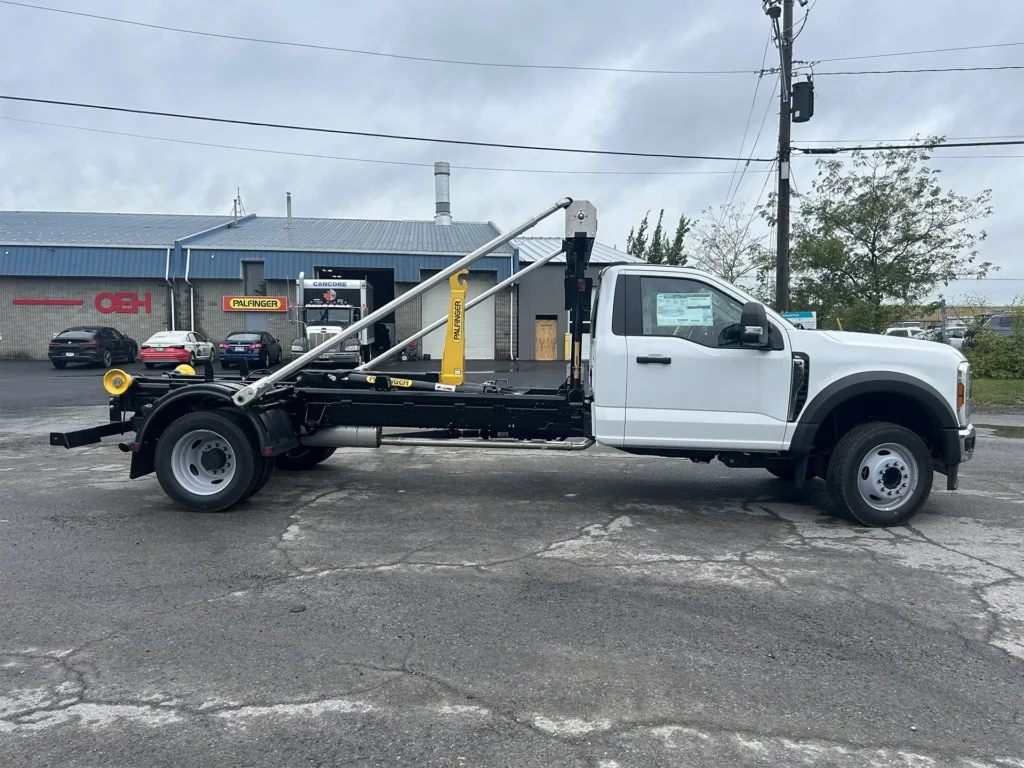 Hooklift – T 12 L – 03 | Custom Truck | OEH | Lifting & Handling Equipment Specialist