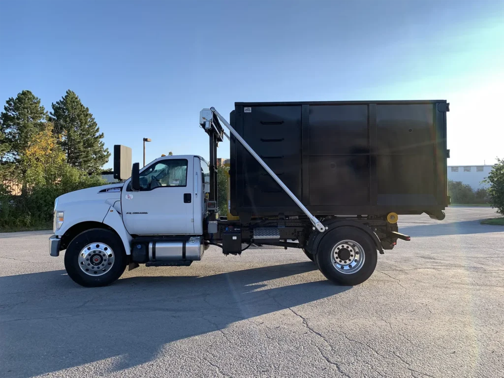 Hooklift – T 16 | Custom Truck | OEH | Lifting & Handling Equipment Specialist